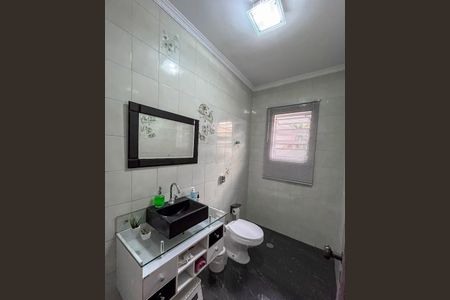 Casa à venda com 204m², 3 quartos e 4 vagas Casa à venda com 204m², 3 quartos e 4 vagasBanheiro