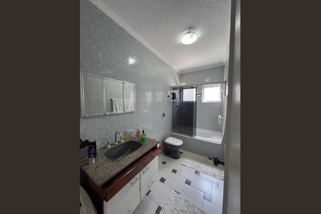 Casa à venda com 204m², 3 quartos e 4 vagas Casa à venda com 204m², 3 quartos e 4 vagasBanheiro