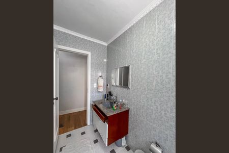 Casa à venda com 204m², 3 quartos e 4 vagas Casa à venda com 204m², 3 quartos e 4 vagasBanheiro