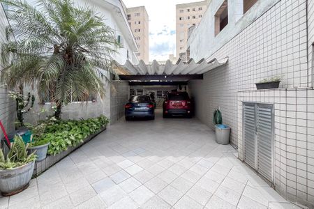 Casa à venda com 204m², 3 quartos e 4 vagas Casa à venda com 204m², 3 quartos e 4 vagasGaragem