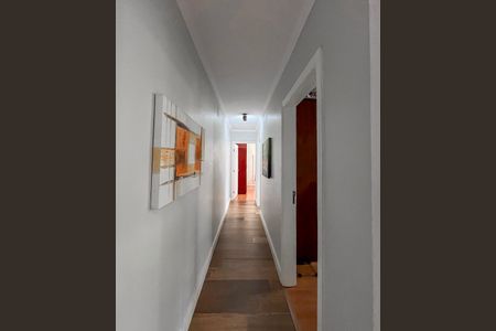 Casa à venda com 204m², 3 quartos e 4 vagas Casa à venda com 204m², 3 quartos e 4 vagasCorredor