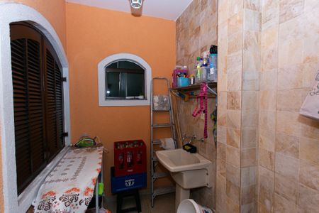 Casa à venda com 138m², 3 quartos e 2 vagas Casa à venda com 138m², 3 quartos e 2 vagasCorredor