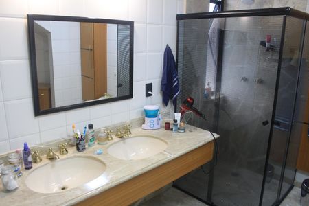 Apartamento à venda com 348m², 3 quartos e 3 vagasBanheiro da Suíte 1