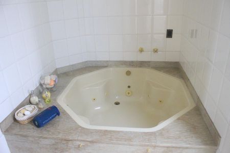 Apartamento à venda com 348m², 3 quartos e 3 vagasBanheiro da Suíte 1