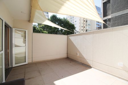 Apartamento à venda com 45m², 1 quarto e sem vaga Apartamento à venda com 45m², 1 quarto e sem vagaVaranda