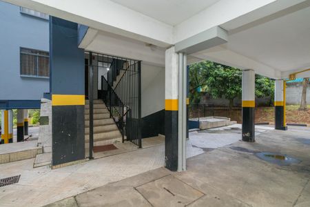 Apartamento à venda com 47m², 2 quartos e 1 vaga Apartamento à venda com 47m², 2 quartos e 1 vagaEscada garagem