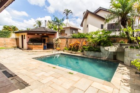 Casa de condomínio à venda com 490m², 4 quartos e 2 vagas Casa de condomínio à venda com 490m², 4 quartos e 2 vagasPiscina