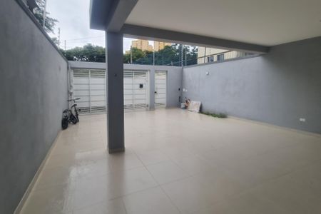 Casa à venda com 245m², 3 quartos e 4 vagas Casa à venda com 245m², 3 quartos e 4 vagasGaragem