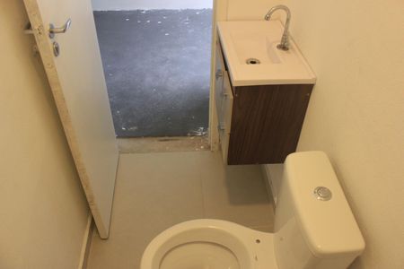 Casa à venda com 245m², 3 quartos e 4 vagasBanheiro do salão de festas