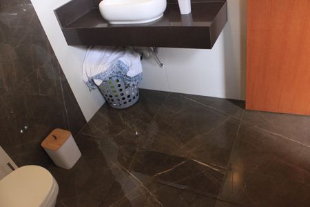 Casa à venda com 245m², 3 quartos e 4 vagasBanheiro da Suíte 1