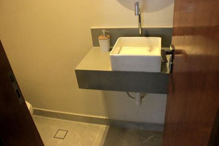 Casa à venda com 245m², 3 quartos e 4 vagasLavabo 2