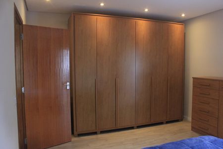 Casa à venda com 245m², 3 quartos e 4 vagasSuíte 1