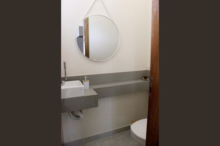 Casa à venda com 245m², 3 quartos e 4 vagasLavabo