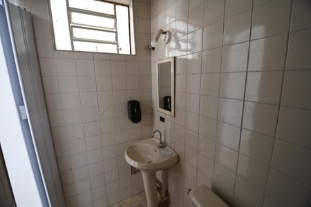 Casa à venda com 350m², 4 quartos e 6 vagasBanheiro 