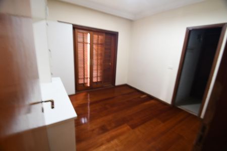 Casa à venda com 350m², 4 quartos e 6 vagasQuarto 2 - Suíte