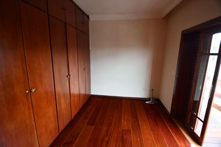 Casa à venda com 350m², 4 quartos e 6 vagasQuarto 4 - Suíte