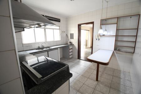 Casa à venda com 350m², 4 quartos e 6 vagasCozinha