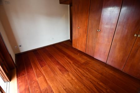 Casa à venda com 350m², 4 quartos e 6 vagasQuarto 4 - Suíte