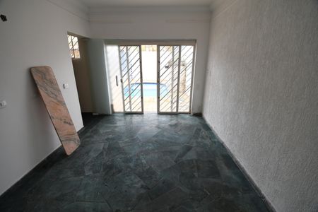 Casa à venda com 350m², 4 quartos e 6 vagasSala