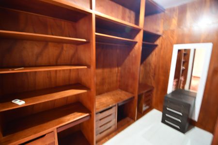 Casa à venda com 350m², 4 quartos e 6 vagasQuarto 3 - Suíte Closet