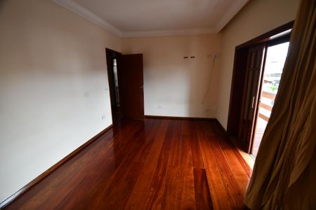 Casa à venda com 350m², 4 quartos e 6 vagasQuarto 3 - Suíte