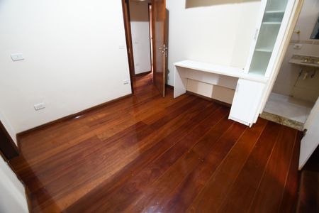Casa à venda com 350m², 4 quartos e 6 vagasQuarto 2 - Suíte