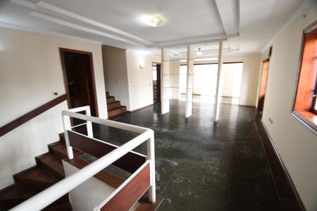 Casa à venda com 350m², 4 quartos e 6 vagasSala