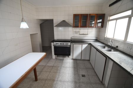 Casa à venda com 350m², 4 quartos e 6 vagasCozinha