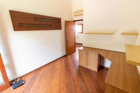 Casa de condomínio à venda com 370m², 4 quartos e 3 vagas Casa de condomínio à venda com 370m², 4 quartos e 3 vagasQuarto 2