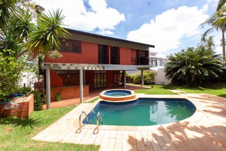 Casa de condomínio à venda com 370m², 4 quartos e 3 vagas Casa de condomínio à venda com 370m², 4 quartos e 3 vagasÁrea comum