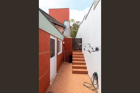 Casa de condomínio à venda com 370m², 4 quartos e 3 vagas Casa de condomínio à venda com 370m², 4 quartos e 3 vagasÁrea comum