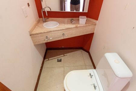 Casa de condomínio à venda com 370m², 4 quartos e 3 vagas Casa de condomínio à venda com 370m², 4 quartos e 3 vagasLavabo