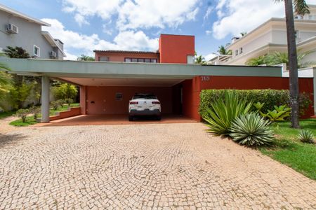Casa de condomínio à venda com 370m², 4 quartos e 3 vagas Casa de condomínio à venda com 370m², 4 quartos e 3 vagasFachada