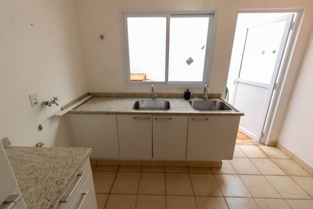 Casa de condomínio à venda com 370m², 4 quartos e 3 vagas Casa de condomínio à venda com 370m², 4 quartos e 3 vagasÁrea de Serviço