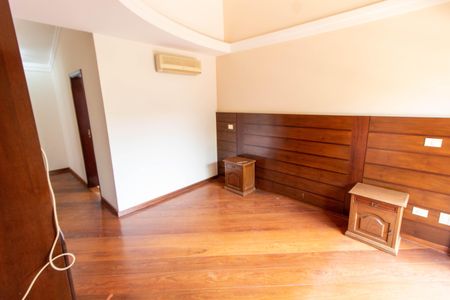 Casa de condomínio à venda com 370m², 4 quartos e 3 vagas Casa de condomínio à venda com 370m², 4 quartos e 3 vagasSuíte master