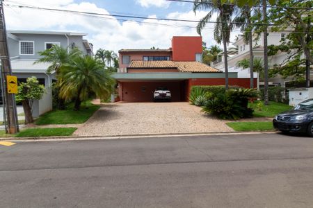 Casa de condomínio à venda com 370m², 4 quartos e 3 vagas Casa de condomínio à venda com 370m², 4 quartos e 3 vagasFachada