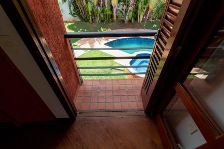 Casa de condomínio à venda com 370m², 4 quartos e 3 vagas Casa de condomínio à venda com 370m², 4 quartos e 3 vagasVaranda Quarto 2