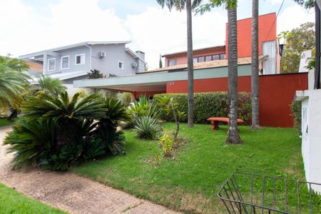 Casa de condomínio à venda com 370m², 4 quartos e 3 vagas Casa de condomínio à venda com 370m², 4 quartos e 3 vagasFachada