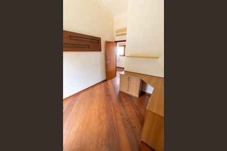 Casa de condomínio à venda com 370m², 4 quartos e 3 vagas Casa de condomínio à venda com 370m², 4 quartos e 3 vagasQuarto 2