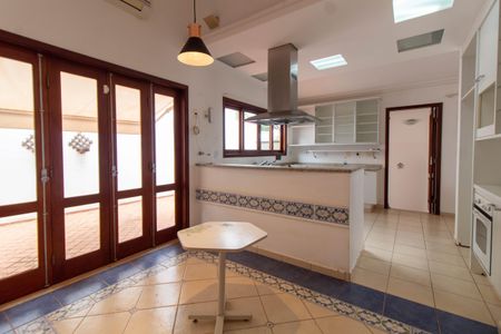 Casa de condomínio à venda com 370m², 4 quartos e 3 vagas Casa de condomínio à venda com 370m², 4 quartos e 3 vagasCozinha