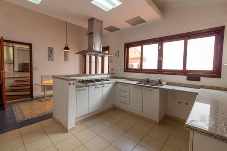 Casa de condomínio à venda com 370m², 4 quartos e 3 vagas Casa de condomínio à venda com 370m², 4 quartos e 3 vagasCozinha