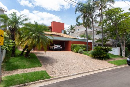 Casa de condomínio à venda com 370m², 4 quartos e 3 vagas Casa de condomínio à venda com 370m², 4 quartos e 3 vagasFachada
