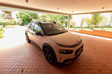 Casa de condomínio à venda com 370m², 4 quartos e 3 vagas Casa de condomínio à venda com 370m², 4 quartos e 3 vagasÁrea comum