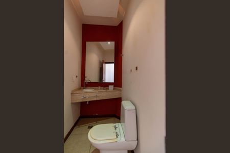 Casa de condomínio à venda com 370m², 4 quartos e 3 vagas Casa de condomínio à venda com 370m², 4 quartos e 3 vagasLavabo