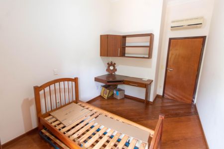 Casa de condomínio à venda com 370m², 4 quartos e 3 vagas Casa de condomínio à venda com 370m², 4 quartos e 3 vagasQuarto 1