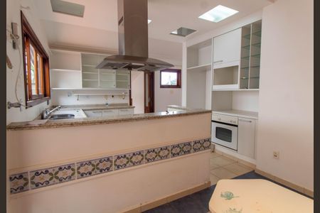 Casa de condomínio à venda com 370m², 4 quartos e 3 vagas Casa de condomínio à venda com 370m², 4 quartos e 3 vagasCozinha