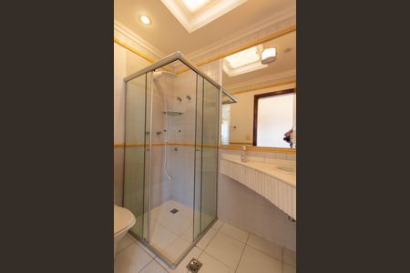 Casa de condomínio à venda com 370m², 4 quartos e 3 vagas Casa de condomínio à venda com 370m², 4 quartos e 3 vagasBanheiro Social