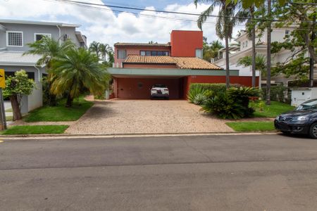 Casa de condomínio à venda com 370m², 4 quartos e 3 vagas Casa de condomínio à venda com 370m², 4 quartos e 3 vagasFachada