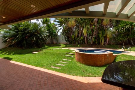 Casa de condomínio à venda com 370m², 4 quartos e 3 vagas Casa de condomínio à venda com 370m², 4 quartos e 3 vagasÁrea comum