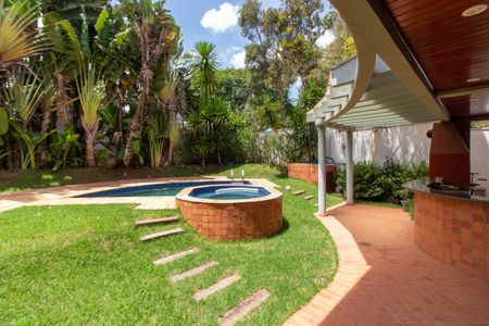 Casa de condomínio à venda com 370m², 4 quartos e 3 vagas Casa de condomínio à venda com 370m², 4 quartos e 3 vagasÁrea comum